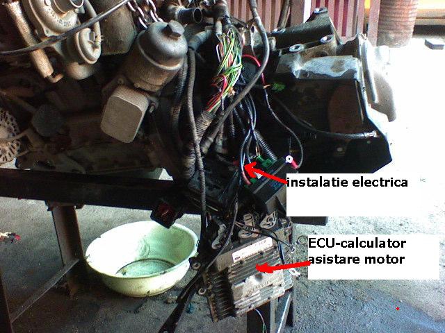 Instalatie electrica care eu consider ca era normal sa ramana pe caroserie,nu pe motor,cel putin ECU,numai Renault are asemenea obiceiuri nejustificate..JPG