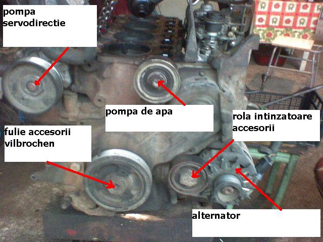 motorul cu chiulasele demontate.JPG